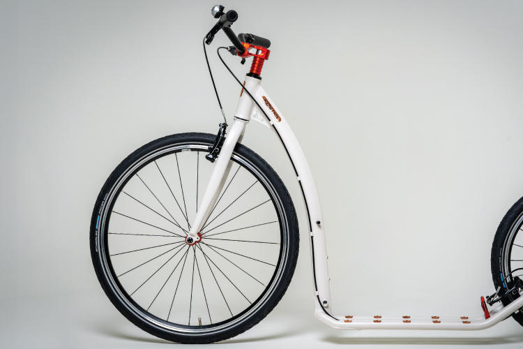 Hybridní technologie. Tuhá. Lehká. Tlumící vibrace.