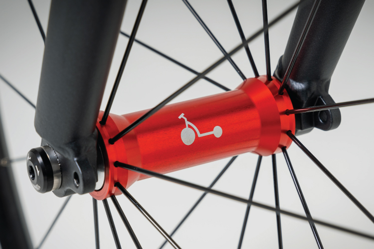 Kola a náboje. S nízkým valivým odporem.