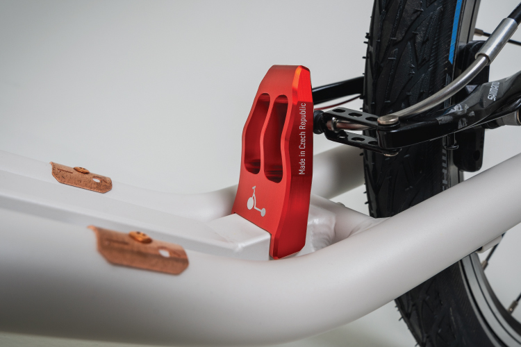 Odrazit. Přizvednout.